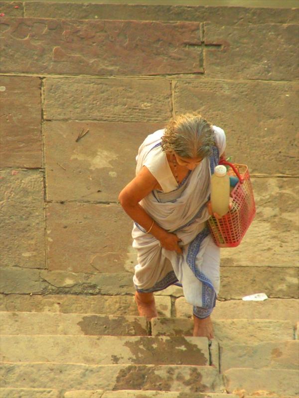 2008-09-12: Varanasi - taking home the holy water